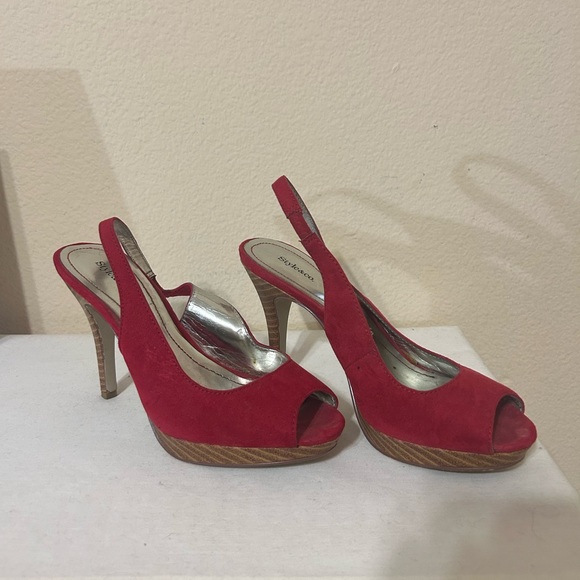 Red high heels - Picture 2 of 4